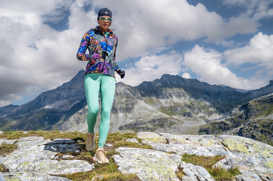 Ola podczas sesji zdjęciowej w Alpach, w odzieży Nessi Sportswear.