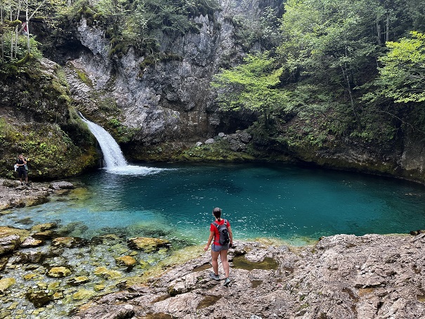 Oczko wodne Blue Eye, Albania. Nessi Sportswear.