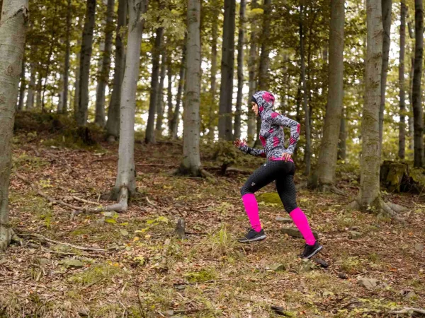 Jak radzić sobie z deszczem, wiatrem i pierwszymi przymrozkami podczas biegu?
