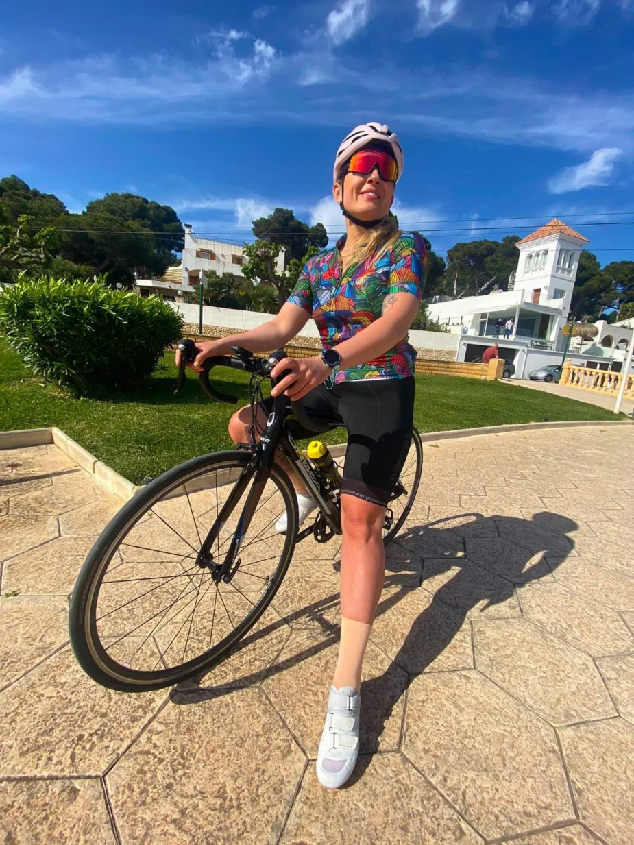 Wioletta w odzieży rowerowej Nessi Sportswear